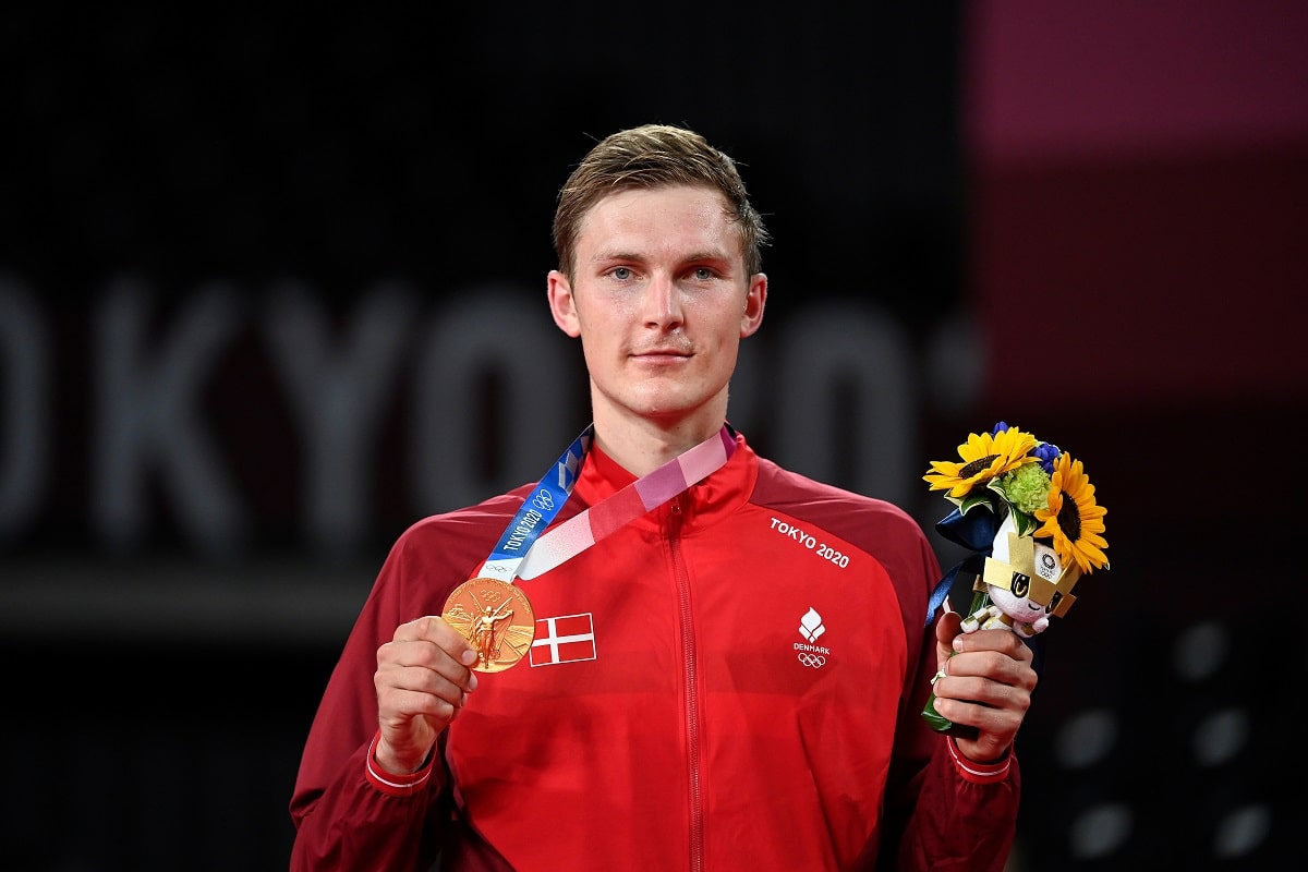 Viktor Axelsen - Kenneth Jonassen - Glæde - gråd - græde - græd - kram - tåre -tårer - OL - Tokyo 2020 - 2021 - Olympics - finale - guld - medalje - guldmedalje