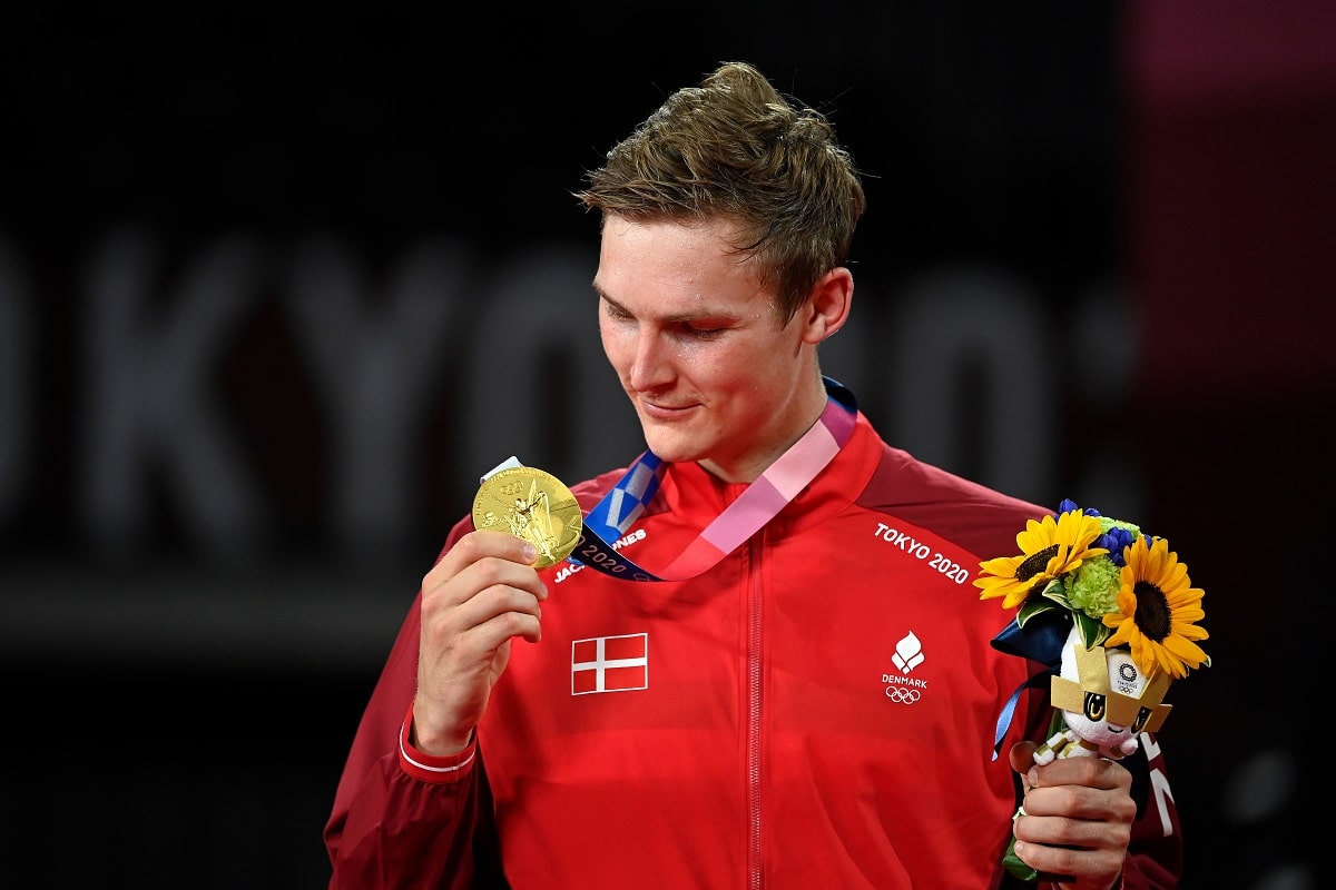 Viktor Axelsen - Kenneth Jonassen - Glæde - gråd - græde - græd - kram - tåre -tårer - OL - Tokyo 2020 - 2021 - Olympics - finale - guld - medalje - guldmedalje